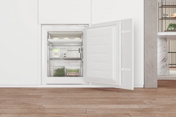 (image for) Whirlpool WHC18T311HK 249L 2-door Built-in Refrigerator (Bottom Freezer / Right hinge door)